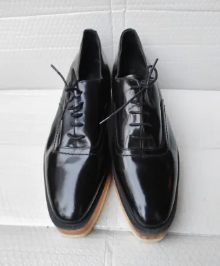 Zapatos Uterqüe negros con cordones y plataforma