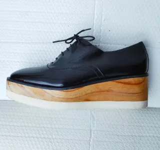 Zapatos Uterqüe negros con cordones y plataforma