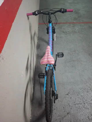 Bicicleta azul niña BERG