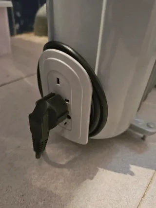 Radiador eléctrico blanco y gris