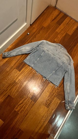 Cazadora vaquera rota
