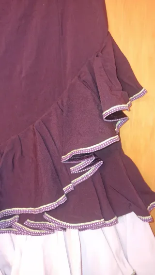 Falda flamenca berenjena con volantes
