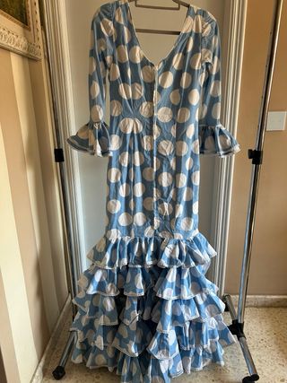 Traje de flamenca lunares azul y blanco