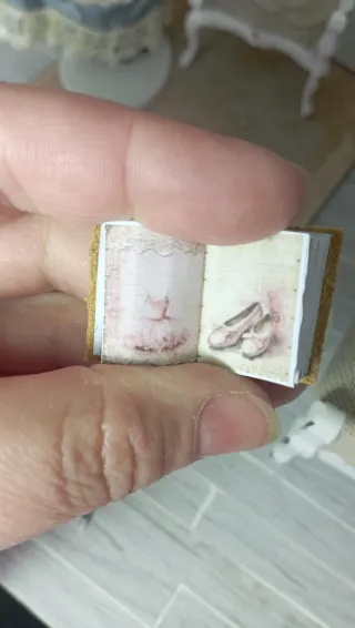 Libro miniatura 1:12 Pelle - Ballerina