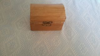 4 piezas coleccionables con baúl  o caja , del Bar