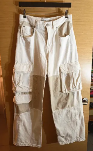 Pantalones Cargo Bershka Beige y Blanco