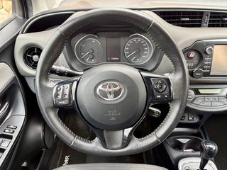 Toyota Yaris Hybrid 100H | Etiqueta ECO