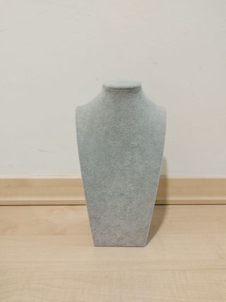 Expositor de collares gris