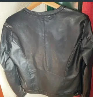 Casaca de cuero negra