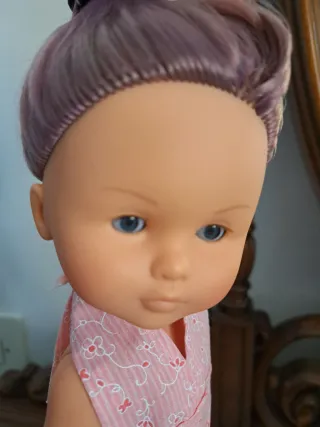 Muñeca pelo rosa lavanda