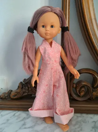 Muñeca pelo rosa lavanda