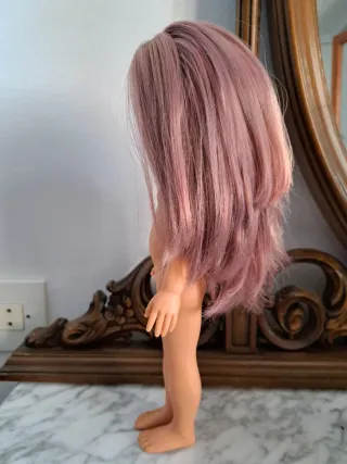 Muñeca pelo rosa lavanda
