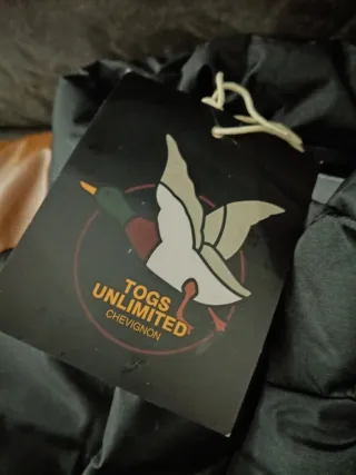 Chaqueta Chevignon Negra con Detalles Marrones