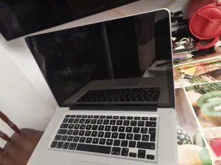 MacBook Pro Apple Plata