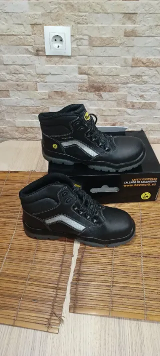 Botas de seguridad Bee Work negras y grises