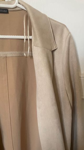 Chaqueta blazer larga Zara beige