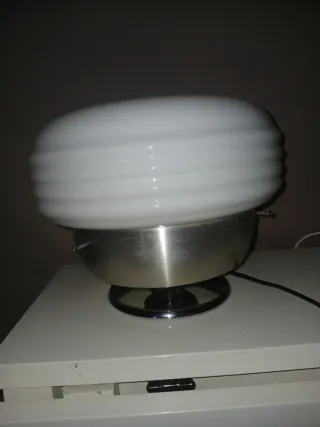 Lampada anni 70 vetro opalino e acciaio