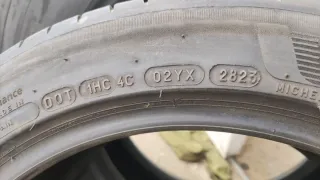 Neumático 235/45R17