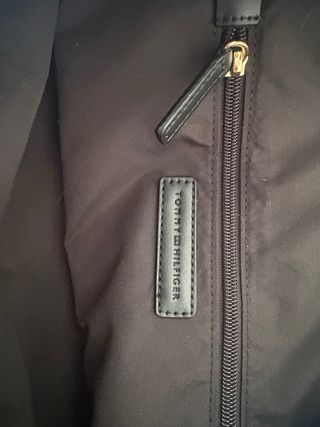 Bolso Tommy Hilfiger Negro y Dorado