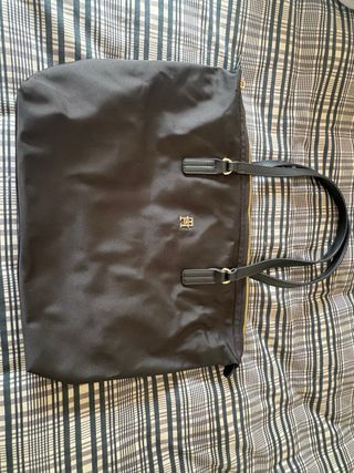 Bolso Tommy Hilfiger Negro y Dorado