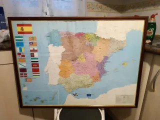 Mapa de España con banderas