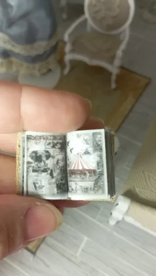 Libro miniatura pelle circo 1:12