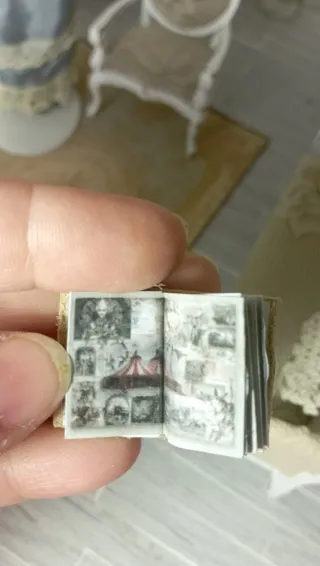 Libro miniatura pelle circo 1:12