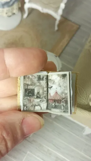 Libro miniatura pelle circo 1:12