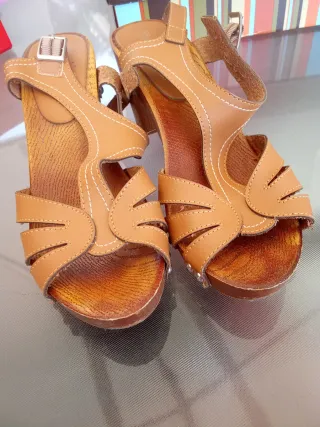 Tacones de piel color caramelo talla 39