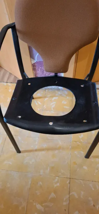 Silla wc para persona mayor.