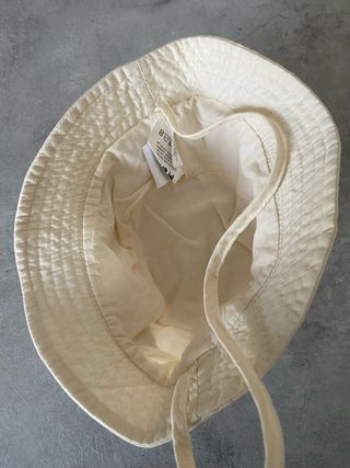 Cappellino da sole con occhiali