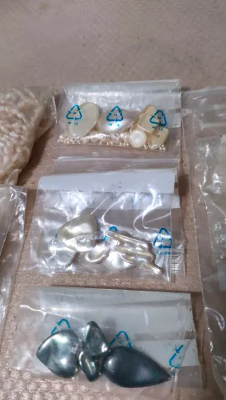 Surtido de perlas y abalorios