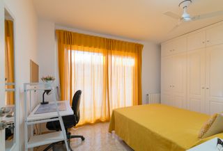 HABITACIÓN AMPLIA Y LUMINOSA EN EL CENTRO