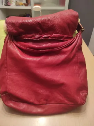 Bandolera de piel roja