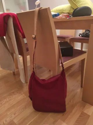 Bandolera de piel roja