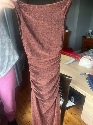 Vestido Brown Thomas de fiesta marrón brillante.