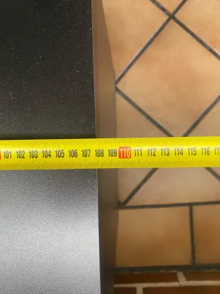 Mueble TV con ruedas y puertas de cristal