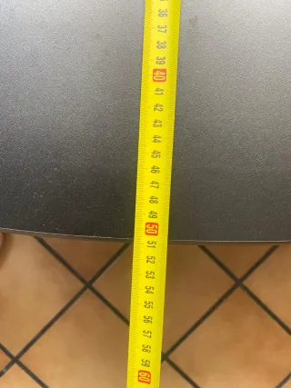 Mueble TV con ruedas y puertas de cristal