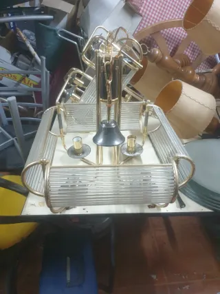 Lámpara de cristal y metal dorado