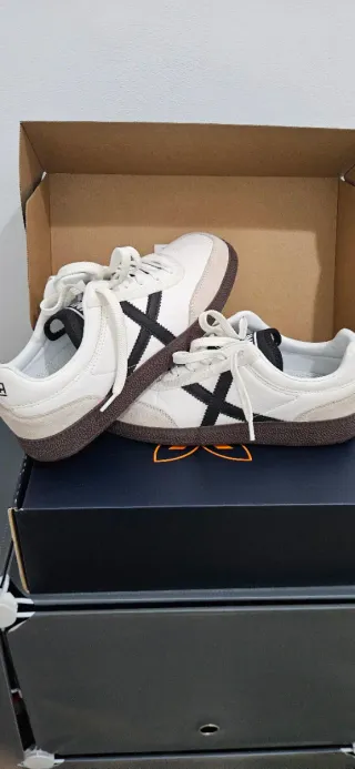 Zapatillas Munich Hombre Blancas y Negras