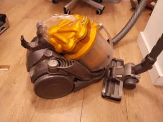 Aspiradora Dyson con Accesorios