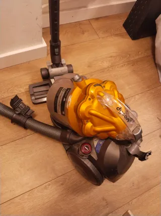 Aspiradora Dyson con Accesorios