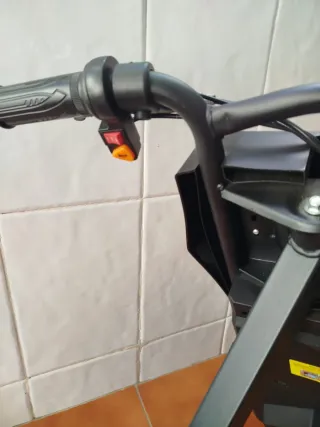 Patinete eléctrico tipo moto trike