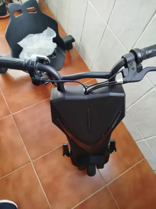 Patinete eléctrico tipo moto trike