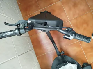 Patinete eléctrico tipo moto trike