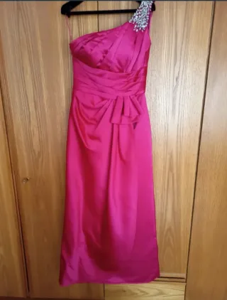 Vestido fiesta Pronovias Hilaria fucsia.