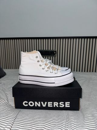 Converse plataforma blancas y negras