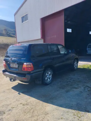 Toyota Land Cruiser 100 2000