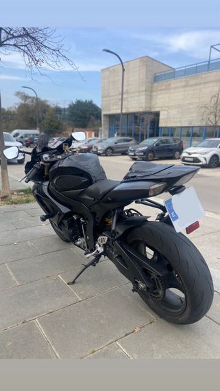 Suzuki GSXR 600 K7 Negra