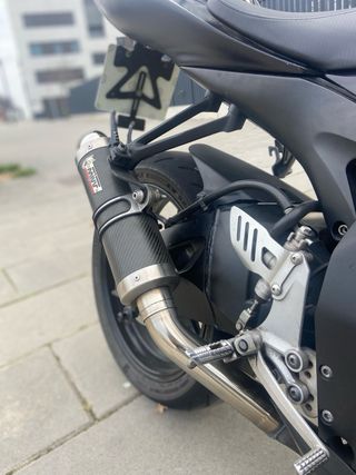 Suzuki GSXR 600 K7 Negra